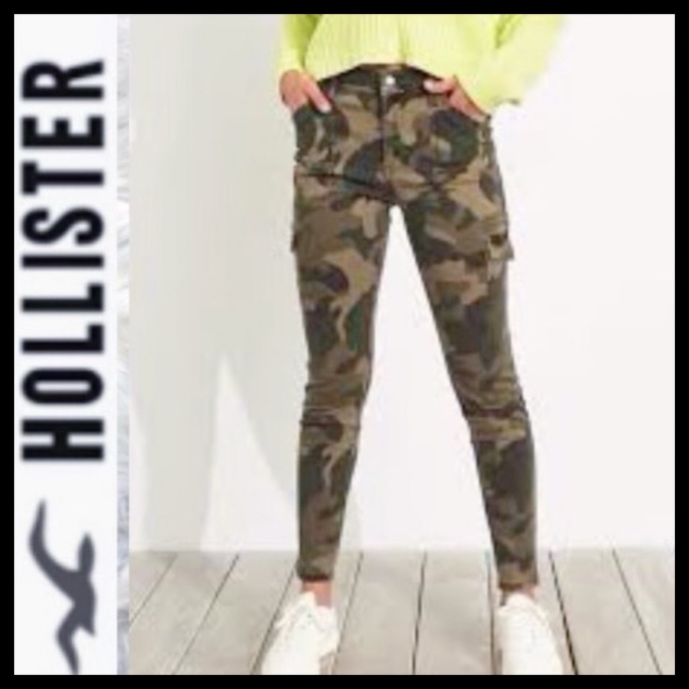 Hollister Ultra High Rise Camo Utility Pants